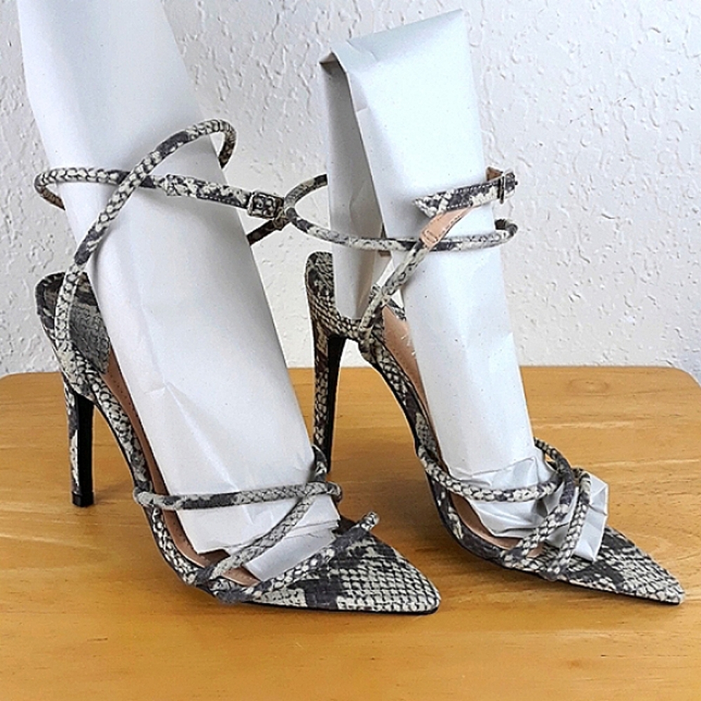 Sandals Strappy Sexy Ankle 4.5" Heels Snake Gray 6 Medium MACKIN J